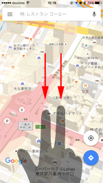 iPhoneのGoogle Mapsアプリで地図上を2本指でスライドする