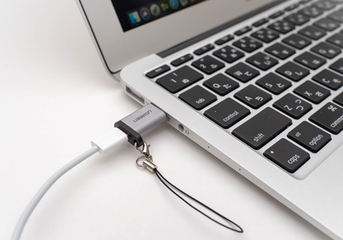 USB-CのiPadを変換アダプタを経由してUSB-Aのパソコンに接続する