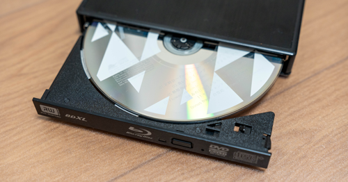 パソコンにCDを入れる