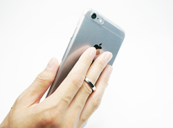 iPhone 6 Plusの手握り滑りを防止する