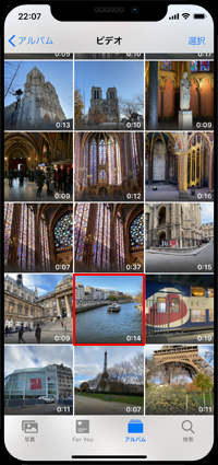 iPhoneの写真アプリで左右を反転したいビデオを選択する